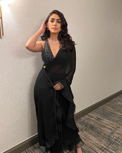 Mrunal Thakur in Onyx Enchantment saree set