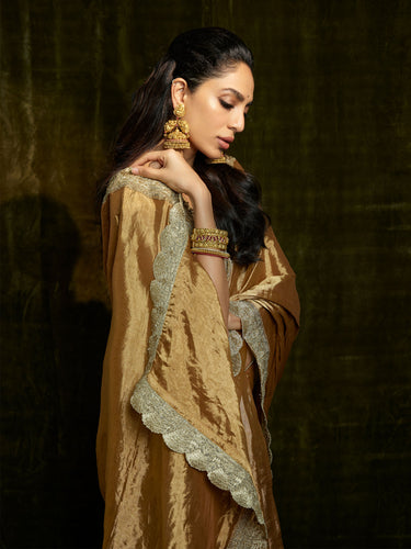 SHOBHITA DULIPALA IN GOLDEN GLOW SAREE SET